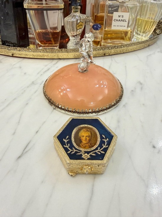 Vintage Other - Vintage Estee Lauder Compact & Unusual Domed Mirror with Cherub